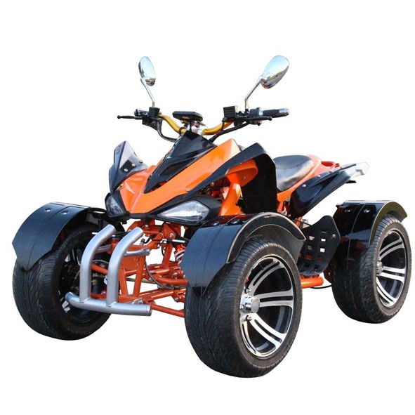 Pemuda off-road ATV